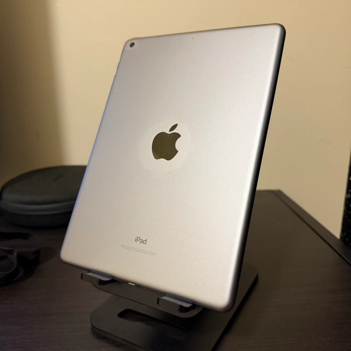 Apple iPad 5th Generation 128GB (WIFI) - photo 2