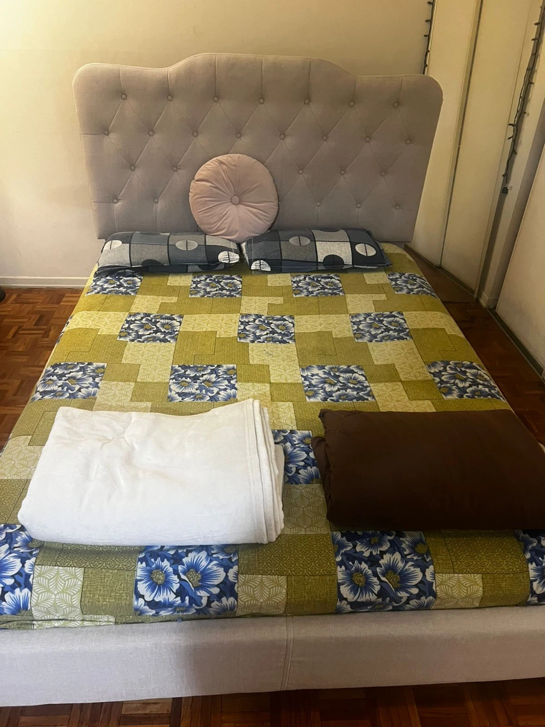 Tufted Headboard Bed Frame