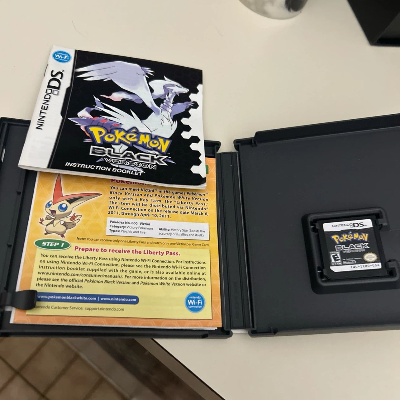 Pokemon Black CIB for Nintendo DS - photo 3