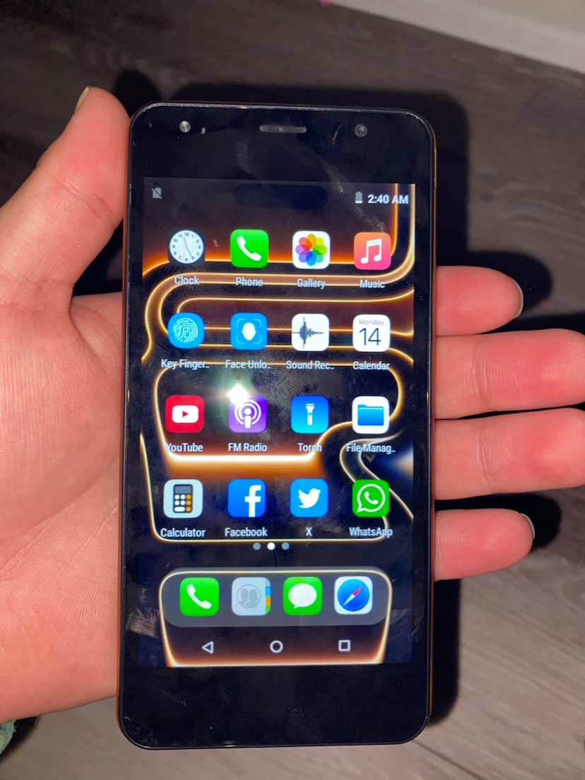 Orange Android Phone. - photo 2