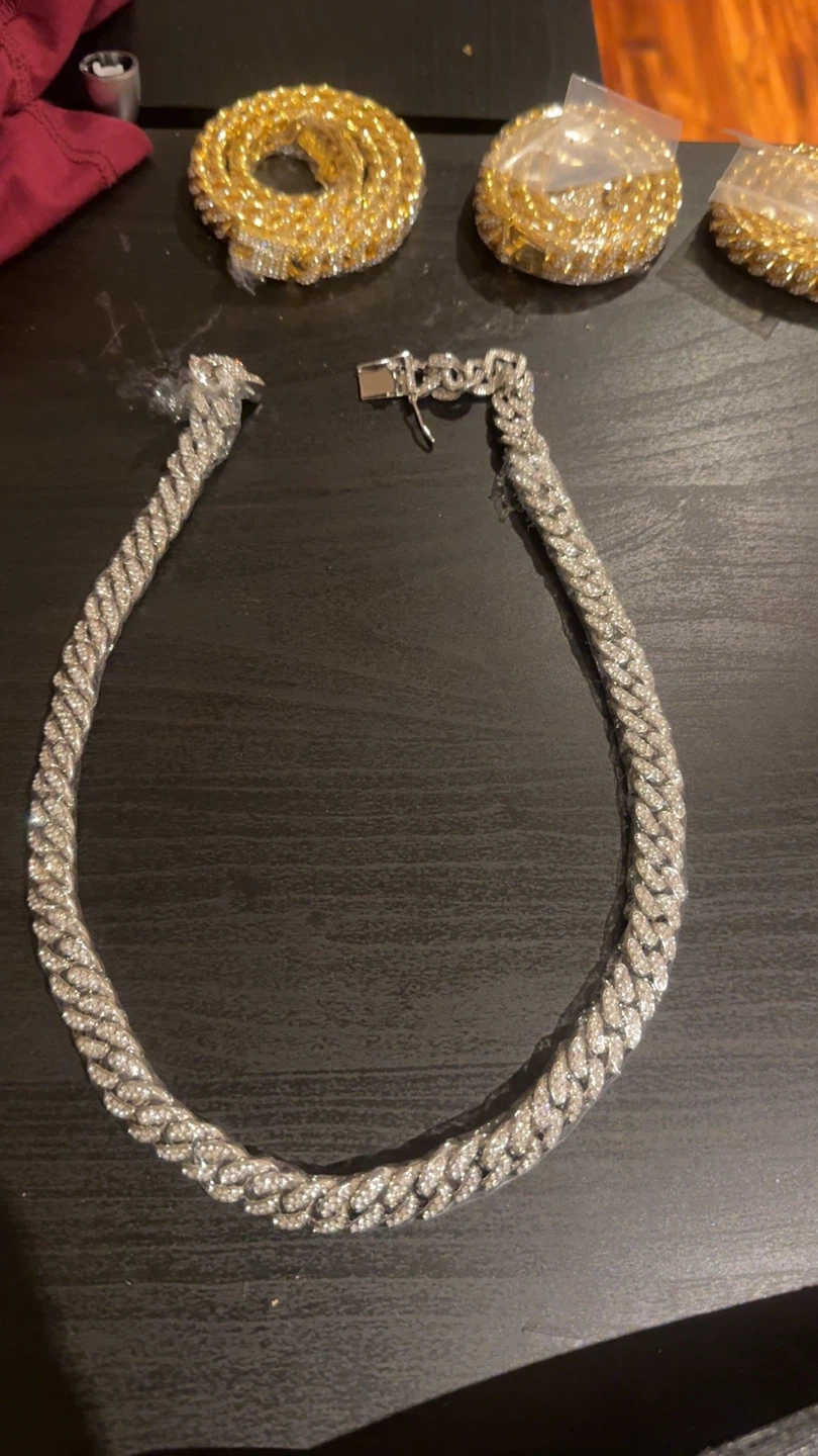 ICED OUT CHAINS