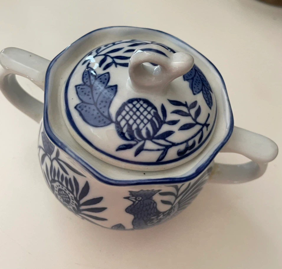Gryphonware Sugar Bowl with Lid - photo 2