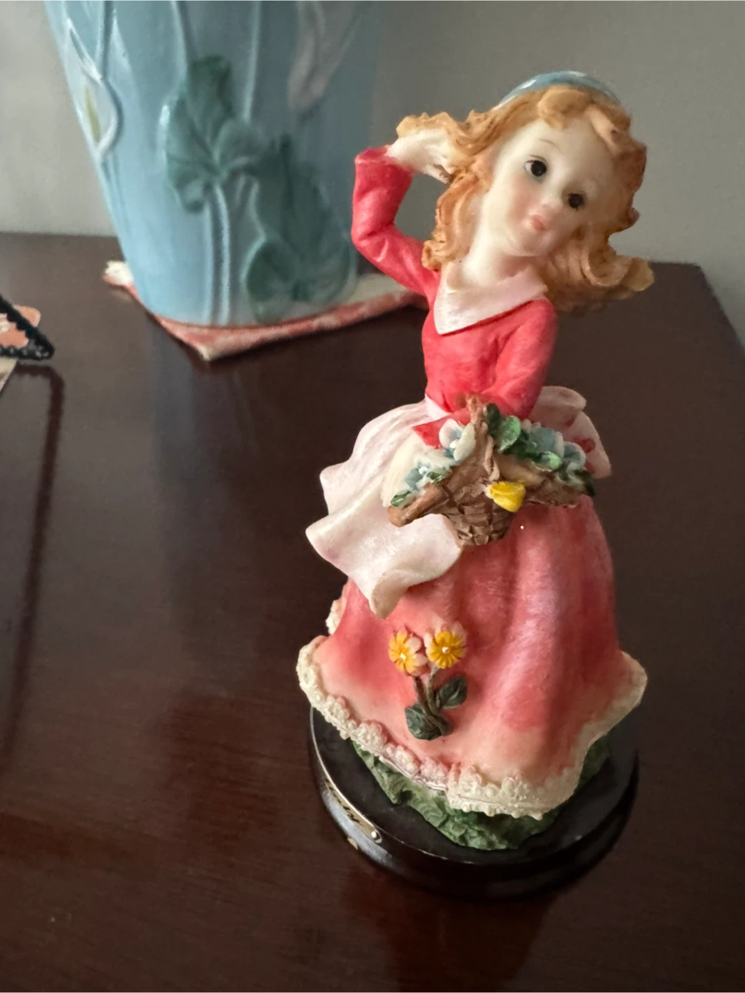 Figurine of a Girl with Flowers - photo 2