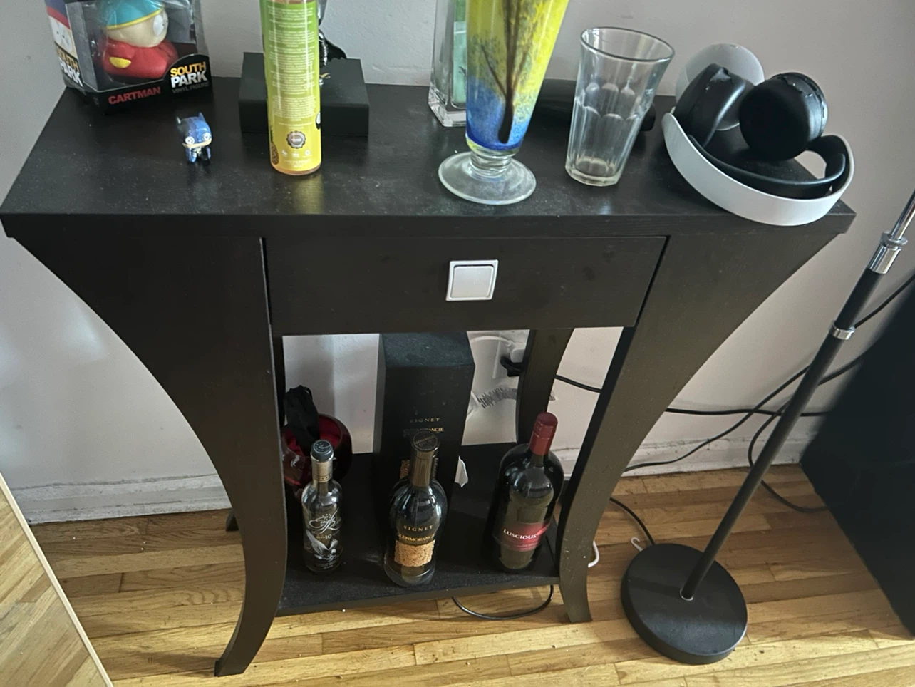 Table/stand with curved legs. New - photo 2