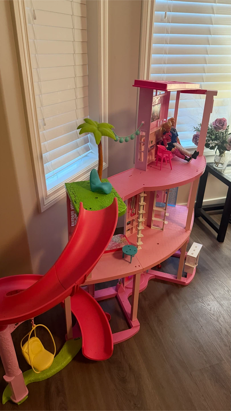 Barbie Dreamhouse and Camper - photo 3