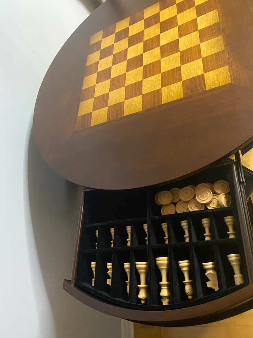 Round Table with Chessboard Top and 4 Stools - photo 3