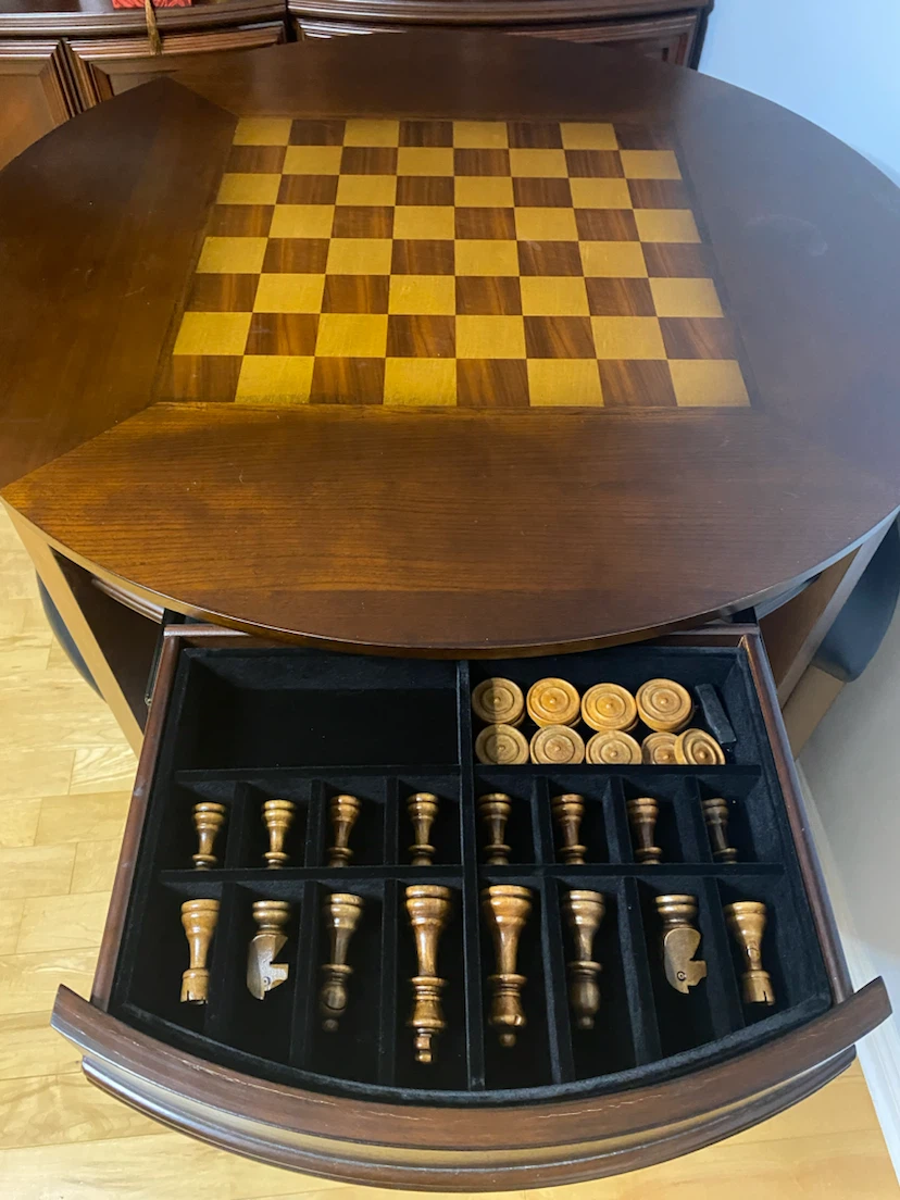 Round Table with Chessboard Top and 4 Stools - photo 4
