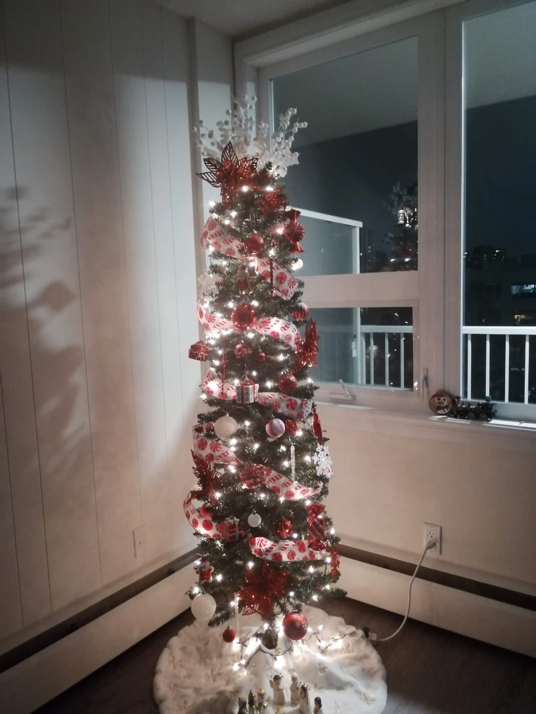 Pencil Christmas tree with decorations - photo 2