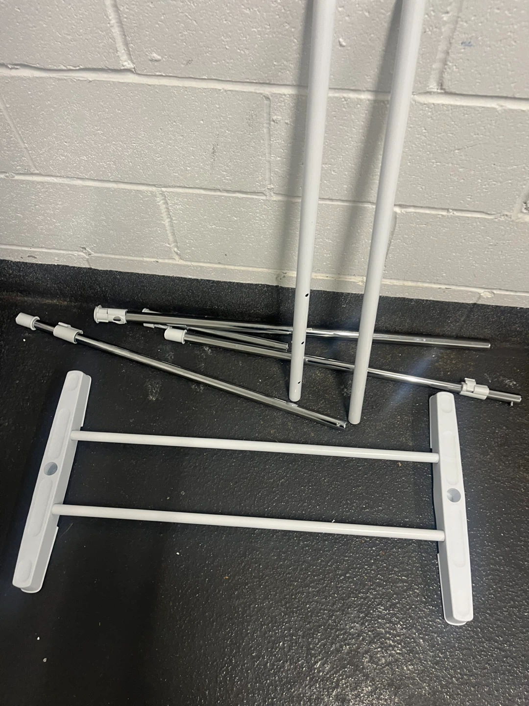 White Metal Garment Rack Display Stand