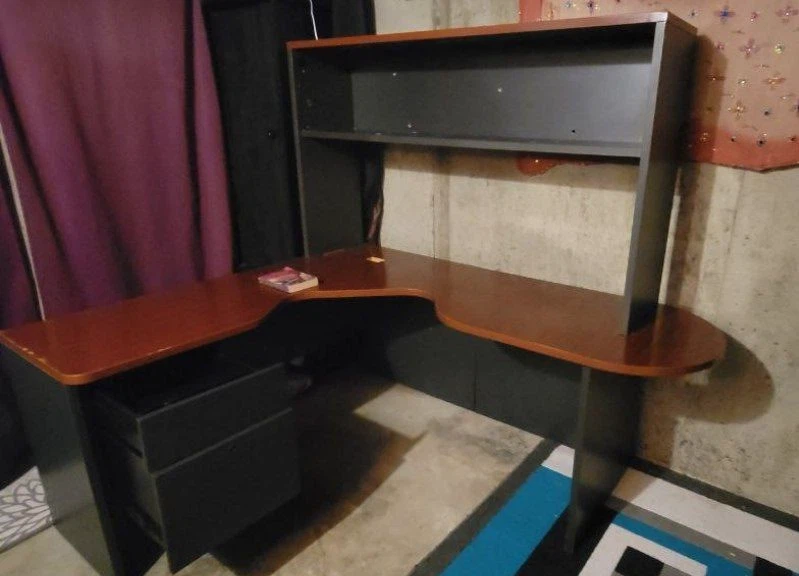 L-Shaped Corner Desk with Hutch