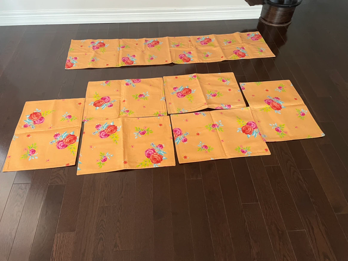 Floral Table Runner and Placemats Set