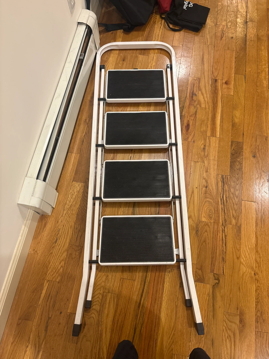 White 4-Step Ladder