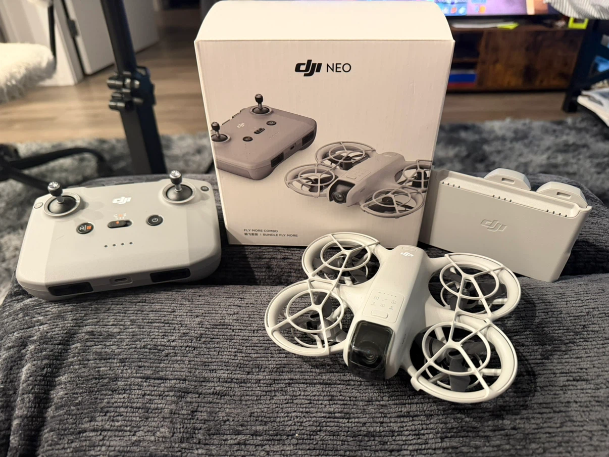 DJI NEO Drone Fly More Combo
