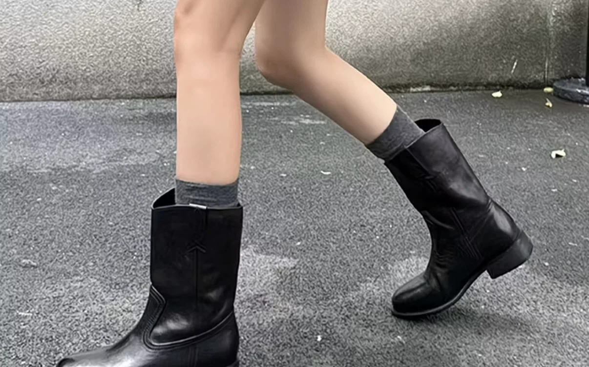 Black Leather Boots - photo 2