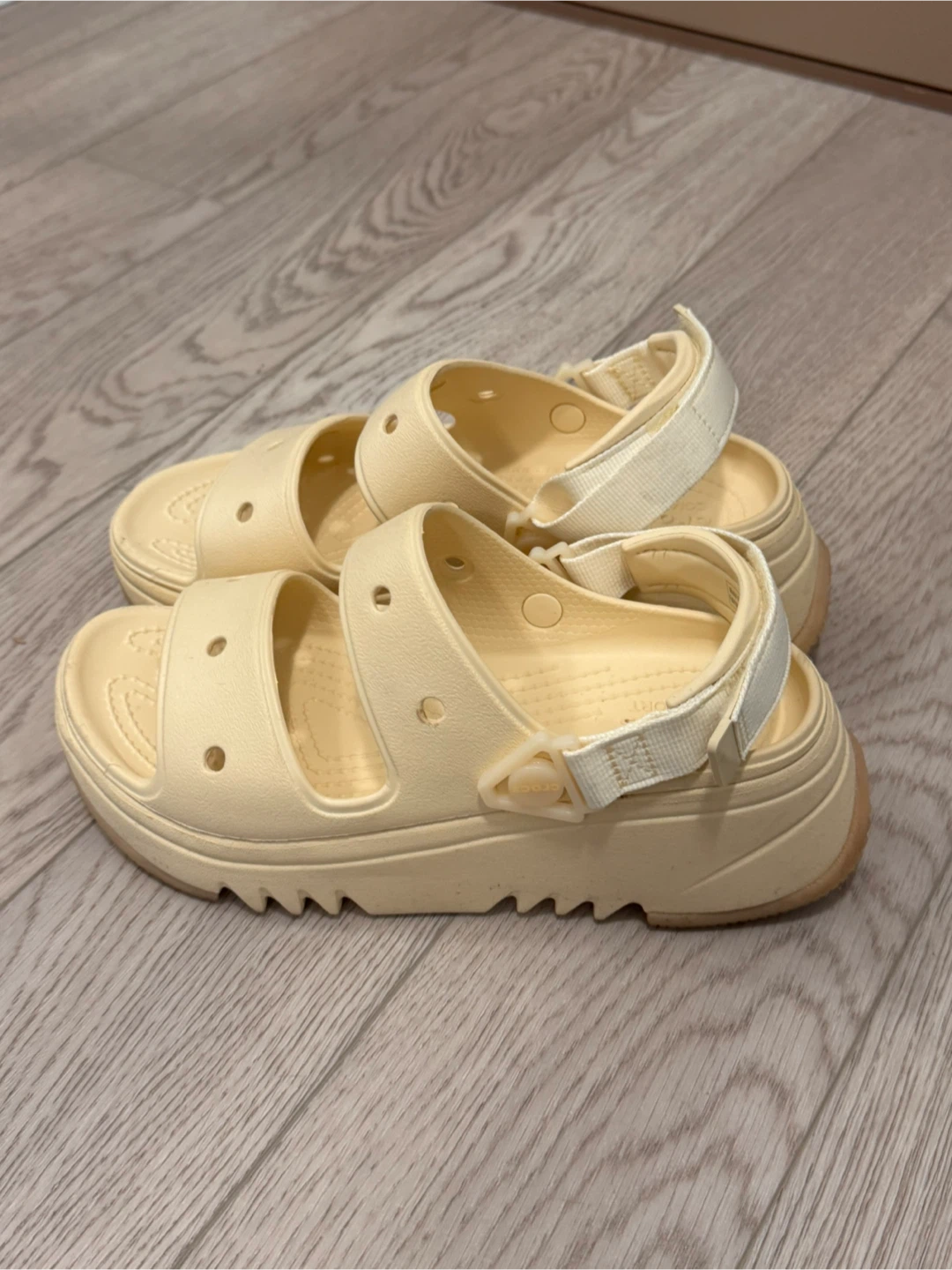 Crocs Beige Sandals - photo 3