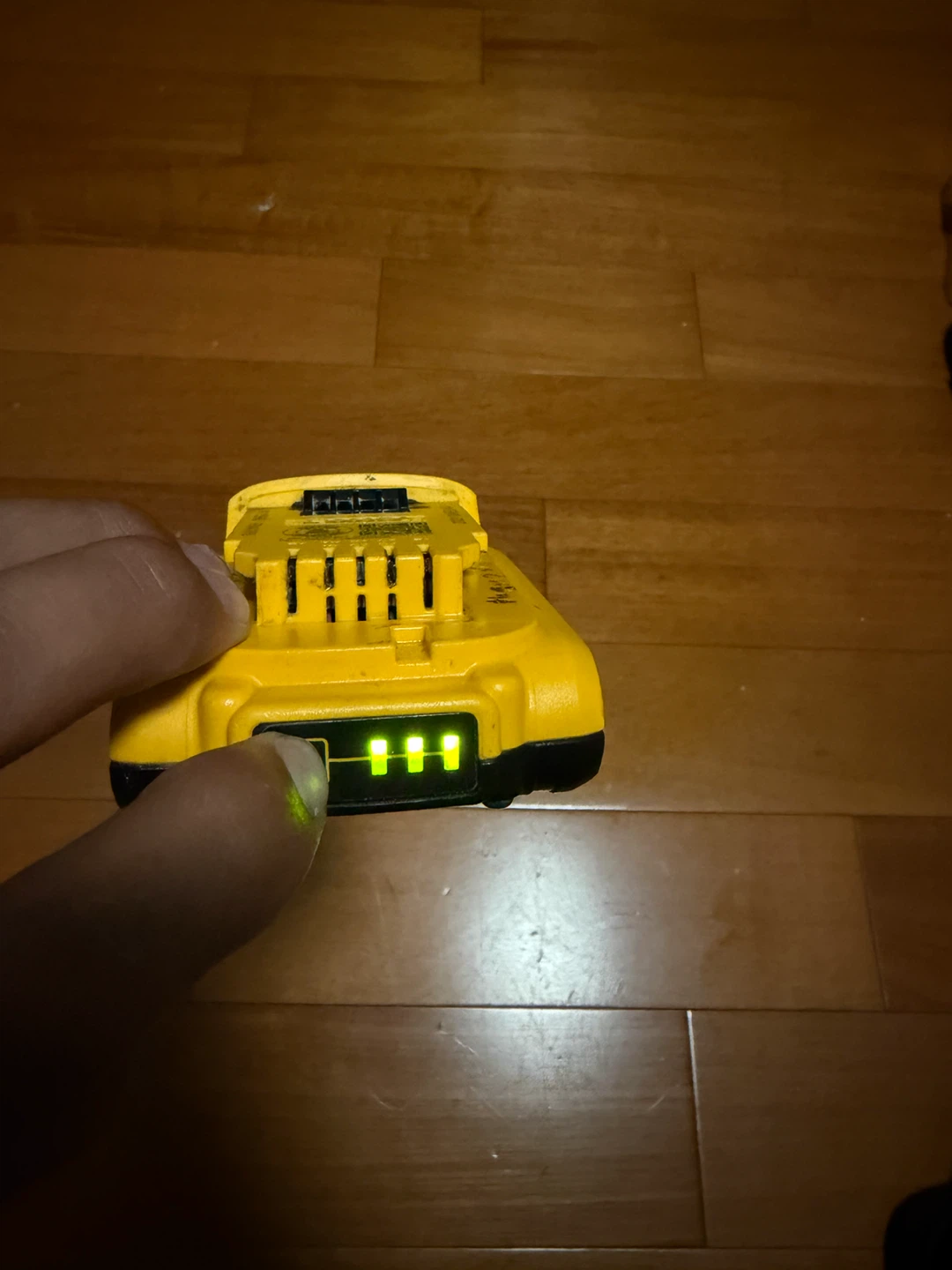 DeWalt 20V MAX Lithium-Ion 2.0 Ah Battery - photo 3