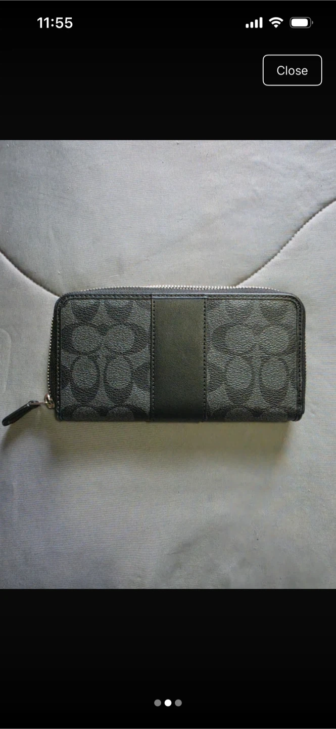 Authentic Coach Zip Around Wallet - photo 2