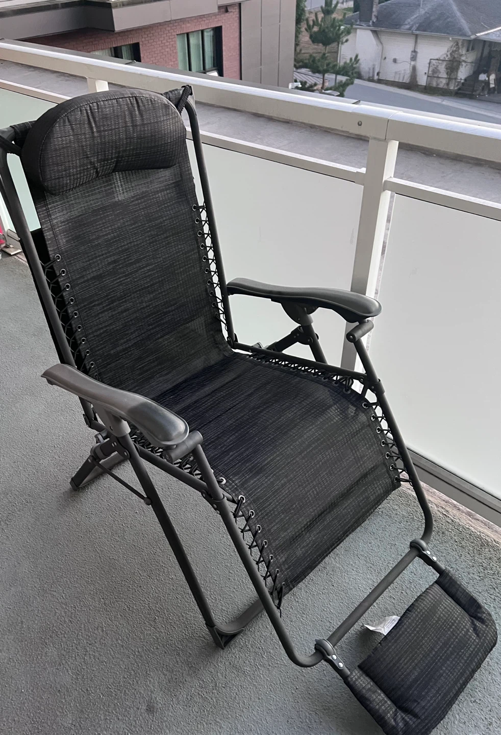 Zero Gravity Lounger with canopy and padded foot rest, new - photo 2