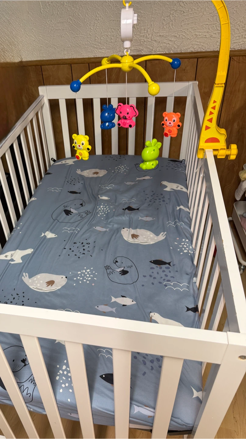 Baby crib White Wooden + Mattress + Crib Toy