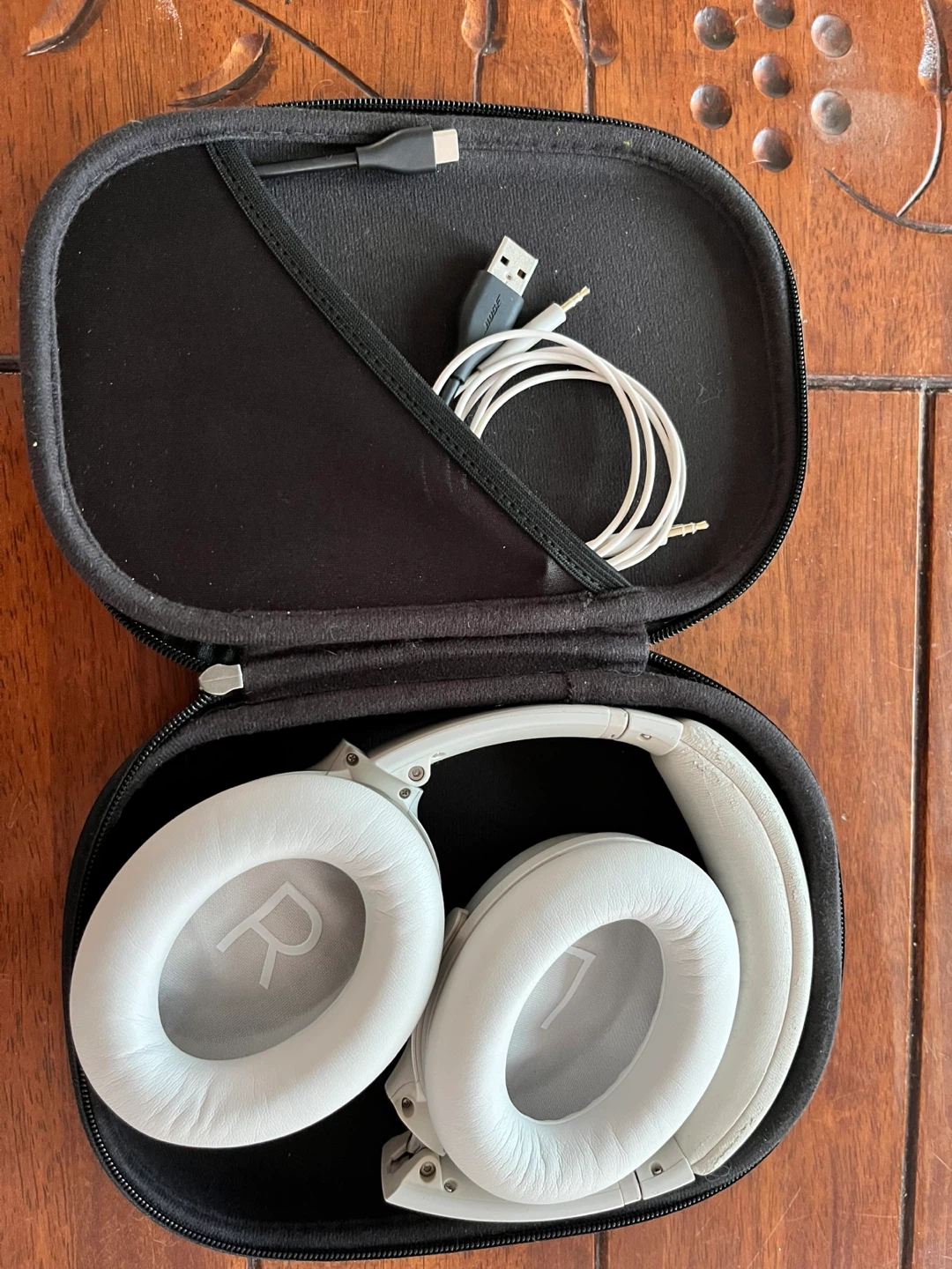 Bose Quiet Comfort 45 whitesmoke amazing condition, lightly used - photo 2