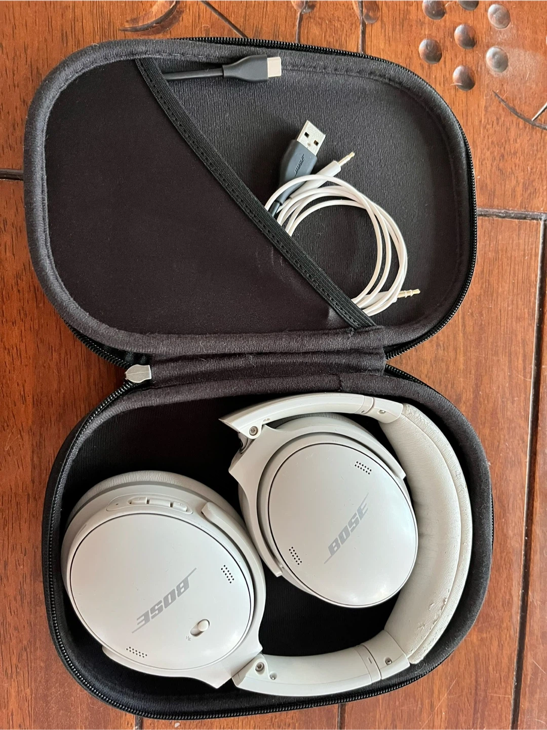 Bose Quiet Comfort 45 whitesmoke amazing condition, lightly used