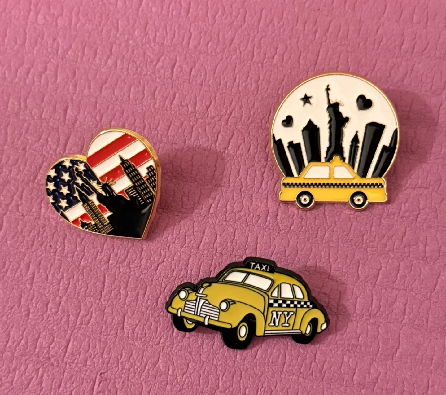 NEW✨3 New York City Themed Enamel Pins
