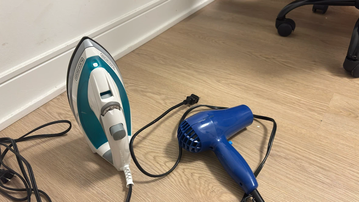 Black+Decker Steam Iron and Small Hair Dryer - photo 2