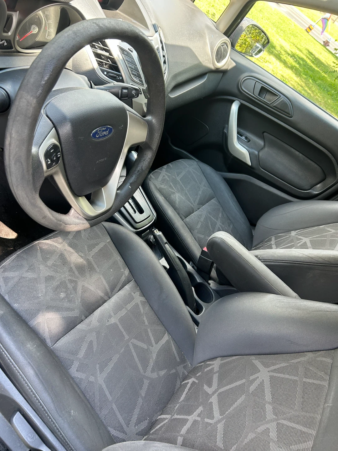 159,000km 2013 Ford Fiesta Automatic - photo 3