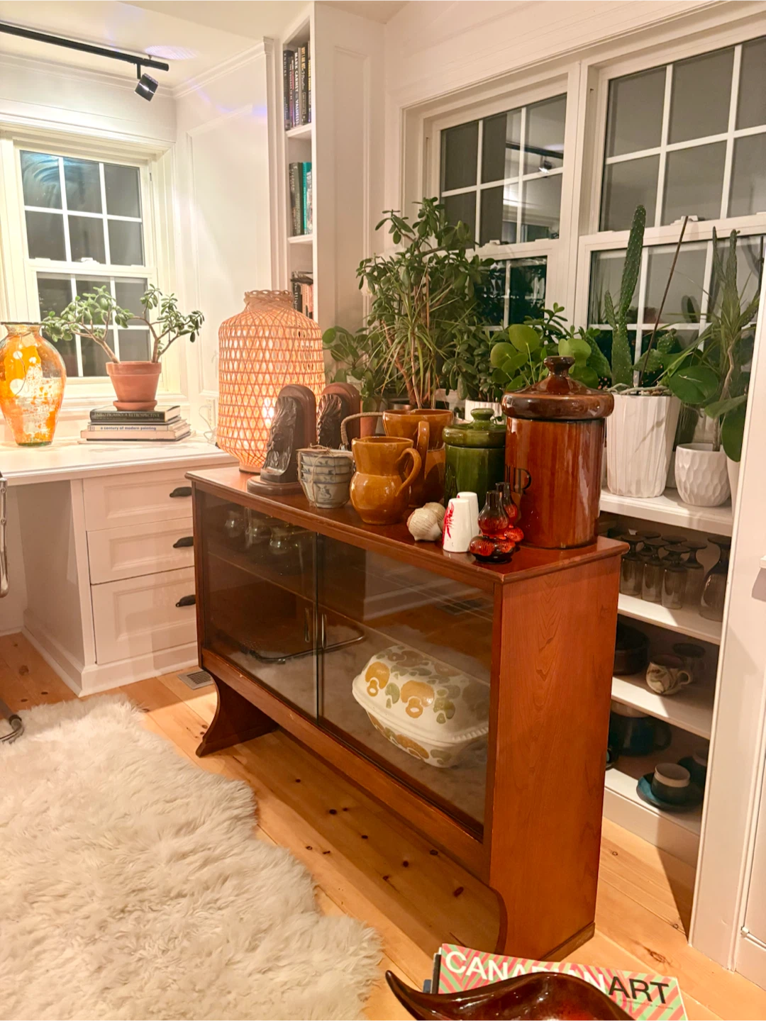 Mid-Century Modern Display Cabinet - photo 2