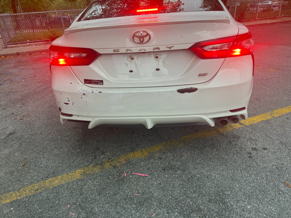 2019 Toyota Camry SE - photo 3