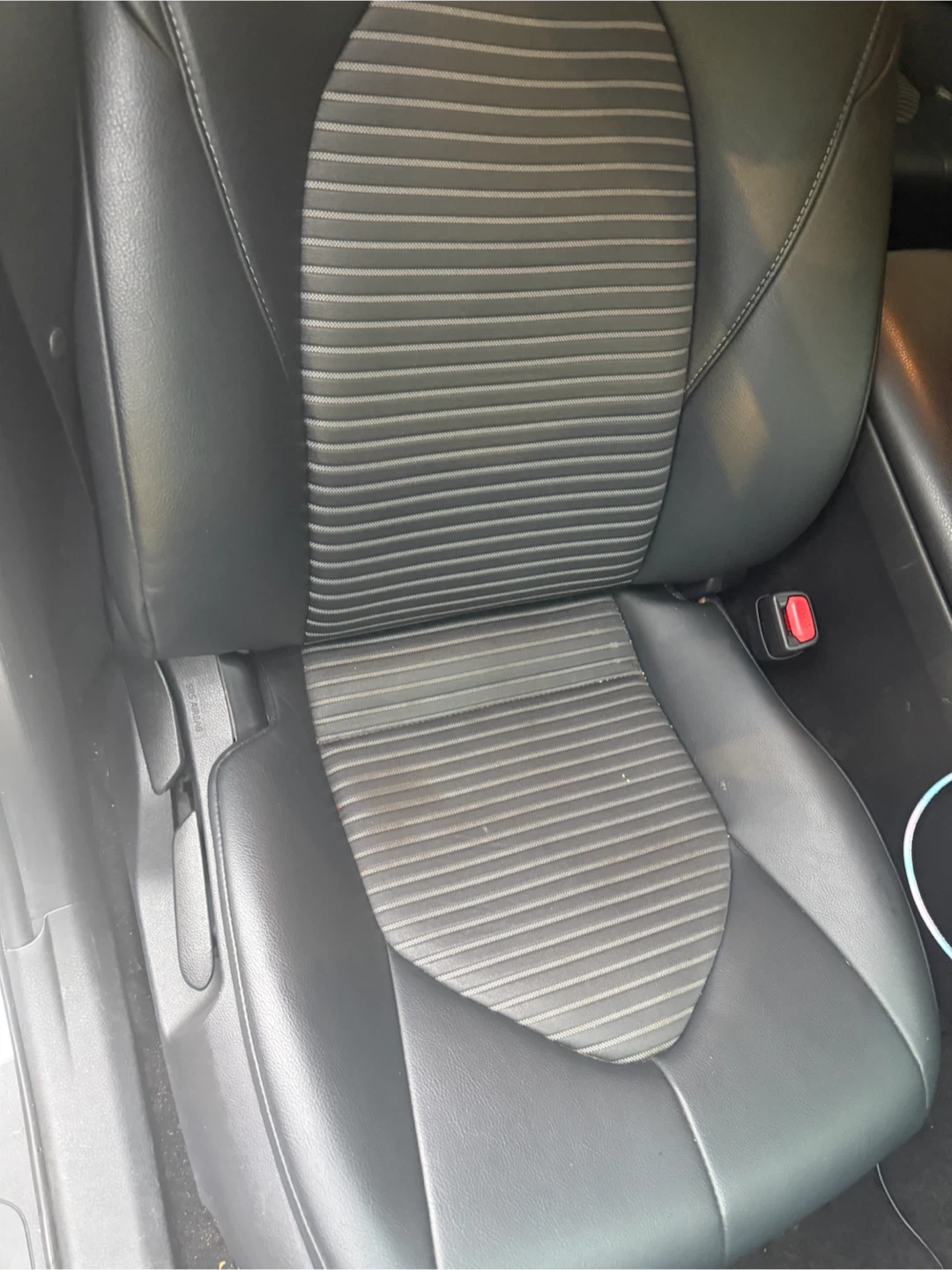 2019 Toyota Camry SE - photo 4
