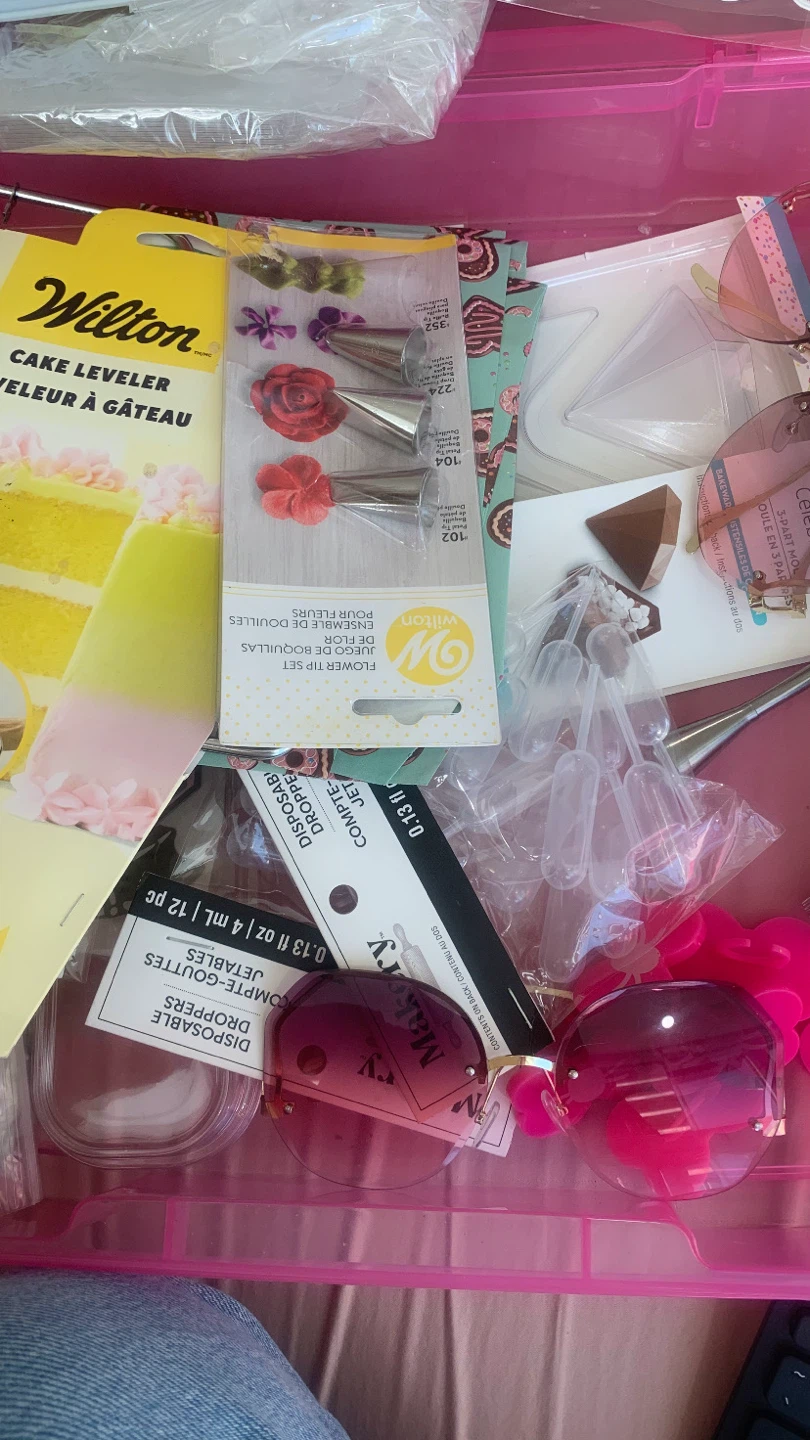 Wilton Cake Decorating Set & Baking Supplies