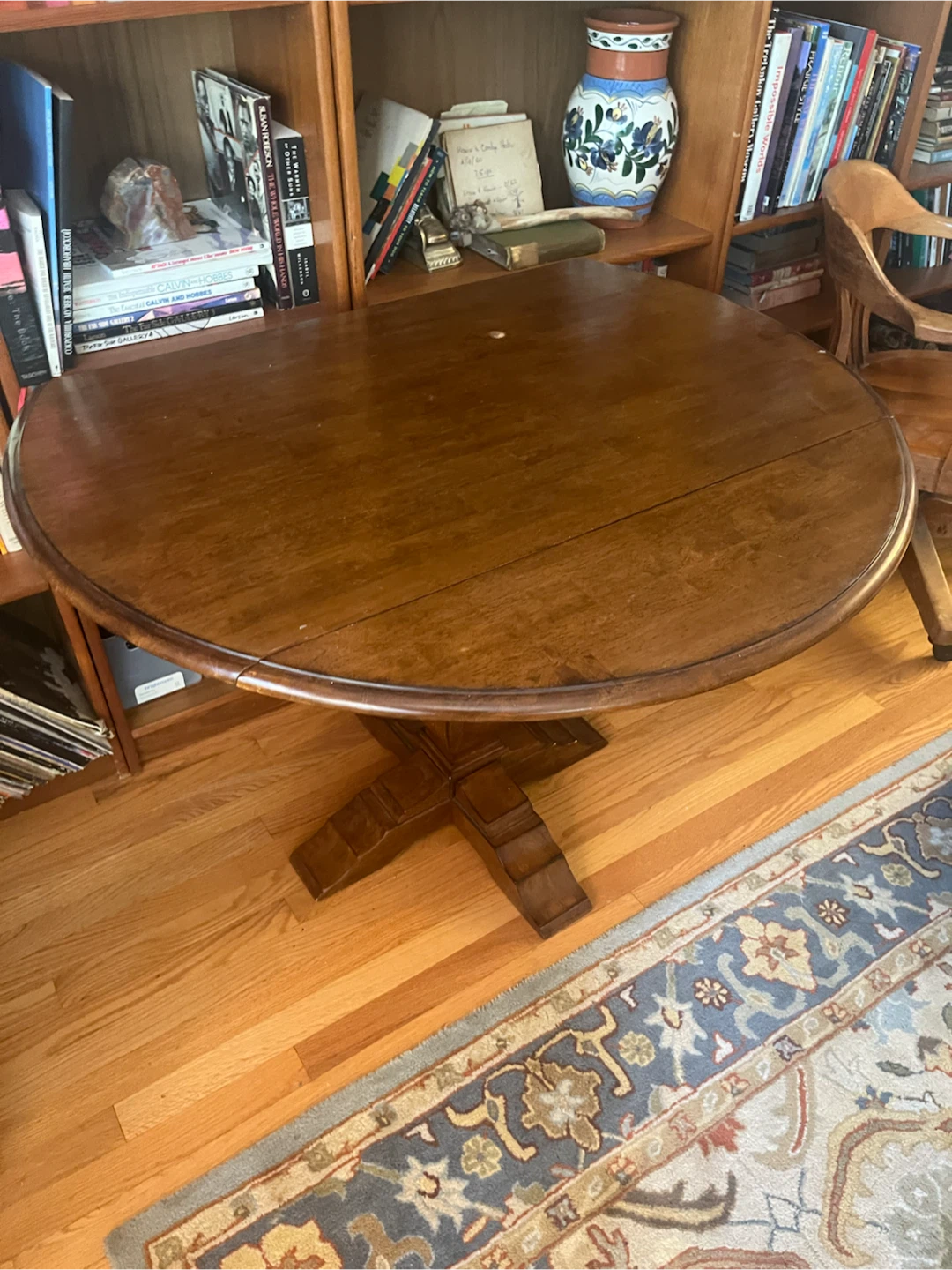 Round Pedestal Dining Table - photo 3
