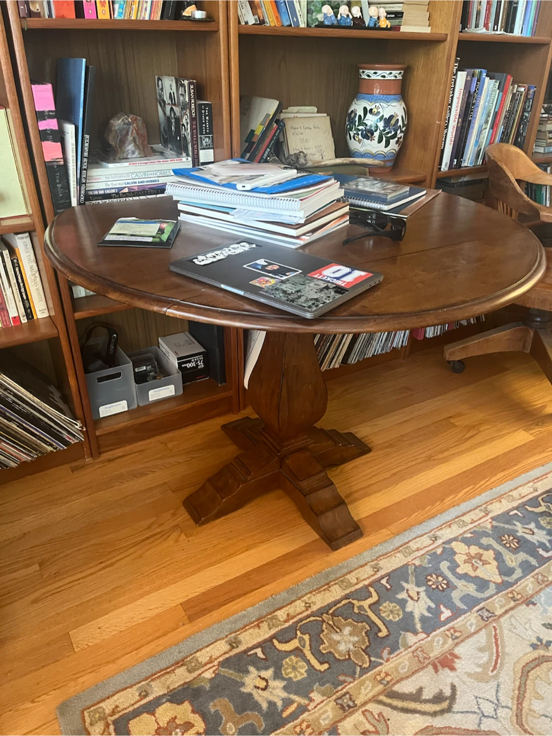 Round Pedestal Dining Table - photo 4