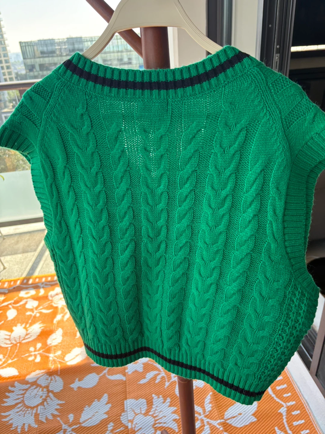 UO Liv Cable Knit Sweater Vest Green M/M