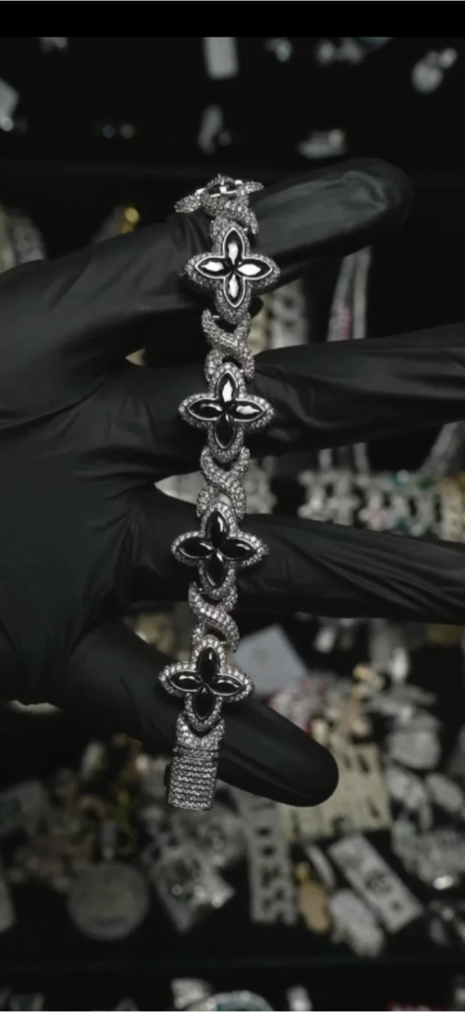 Diamond Clover Link Bracelet Size 8