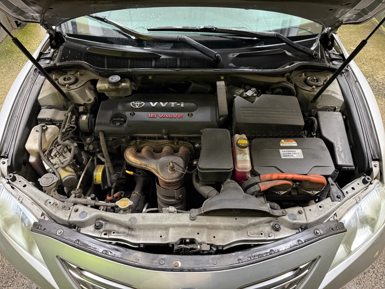Silver Toyota Camry Hybrid - photo 4