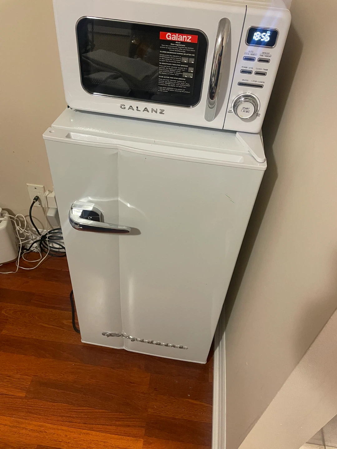 White Galanz Microwave and Refrigerator Set - photo 2