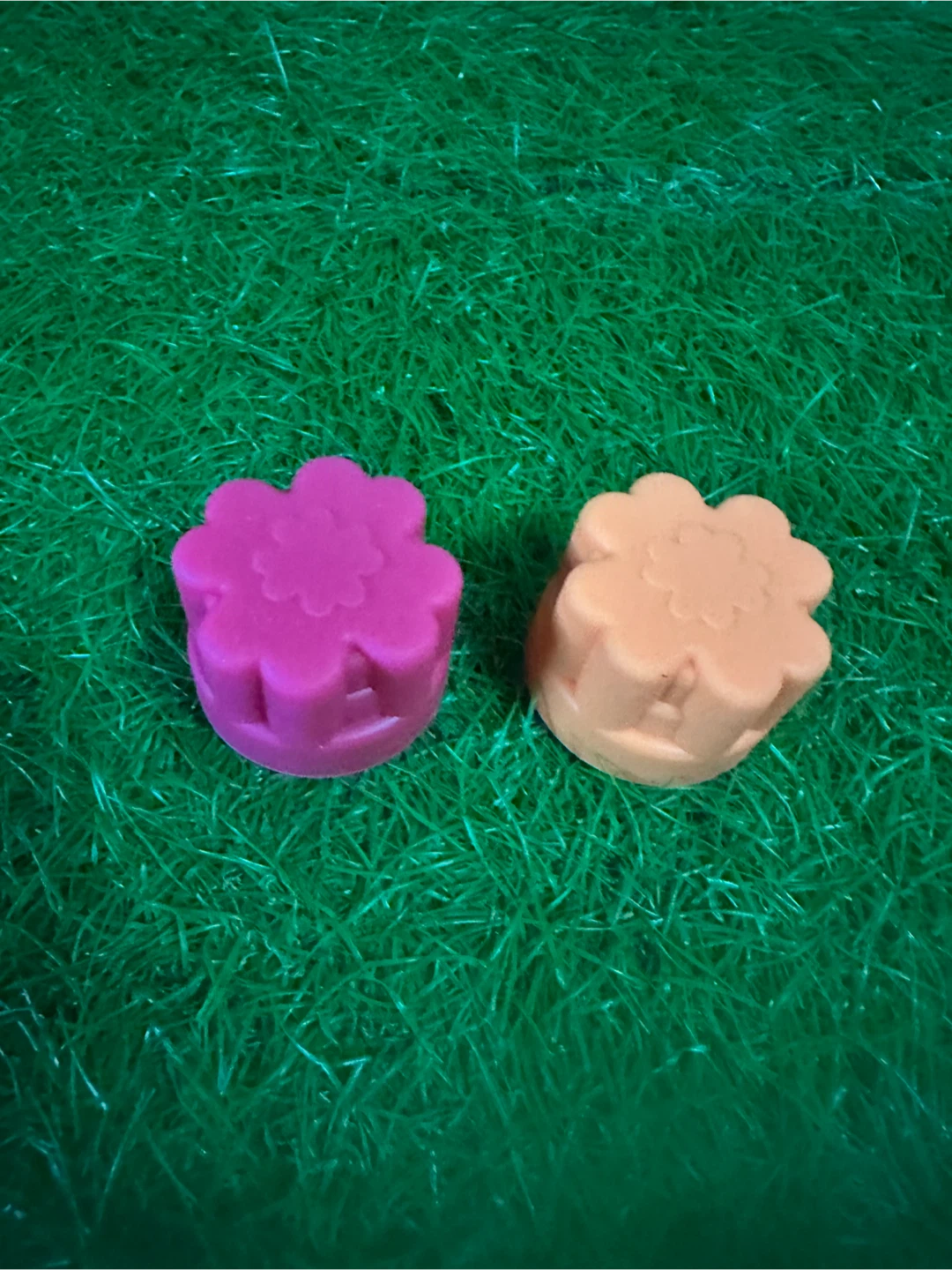 2-Pack Flower-Shaped Water Bottle Caps - photo 2