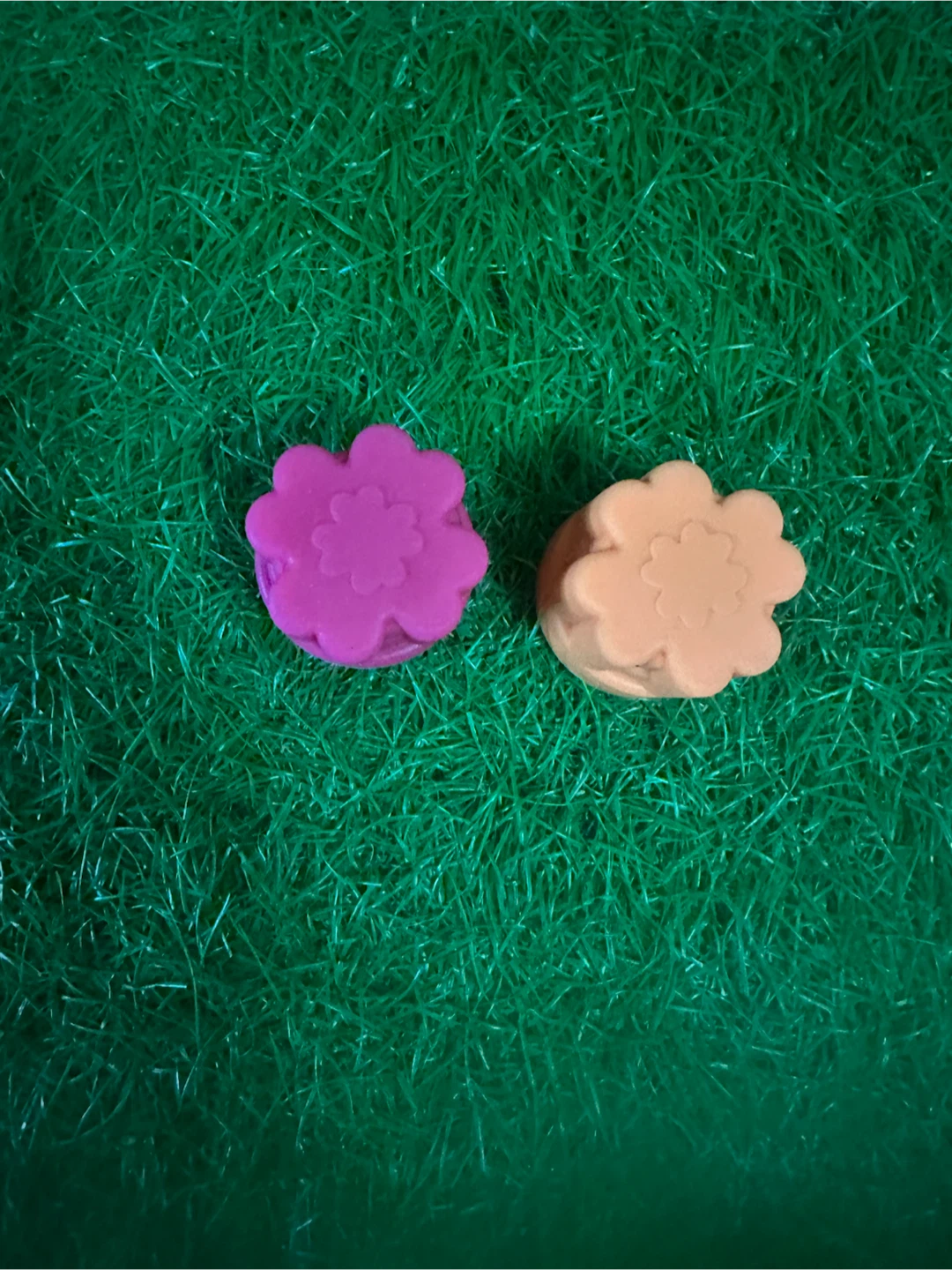 2-Pack Flower-Shaped Water Bottle Caps - photo 3