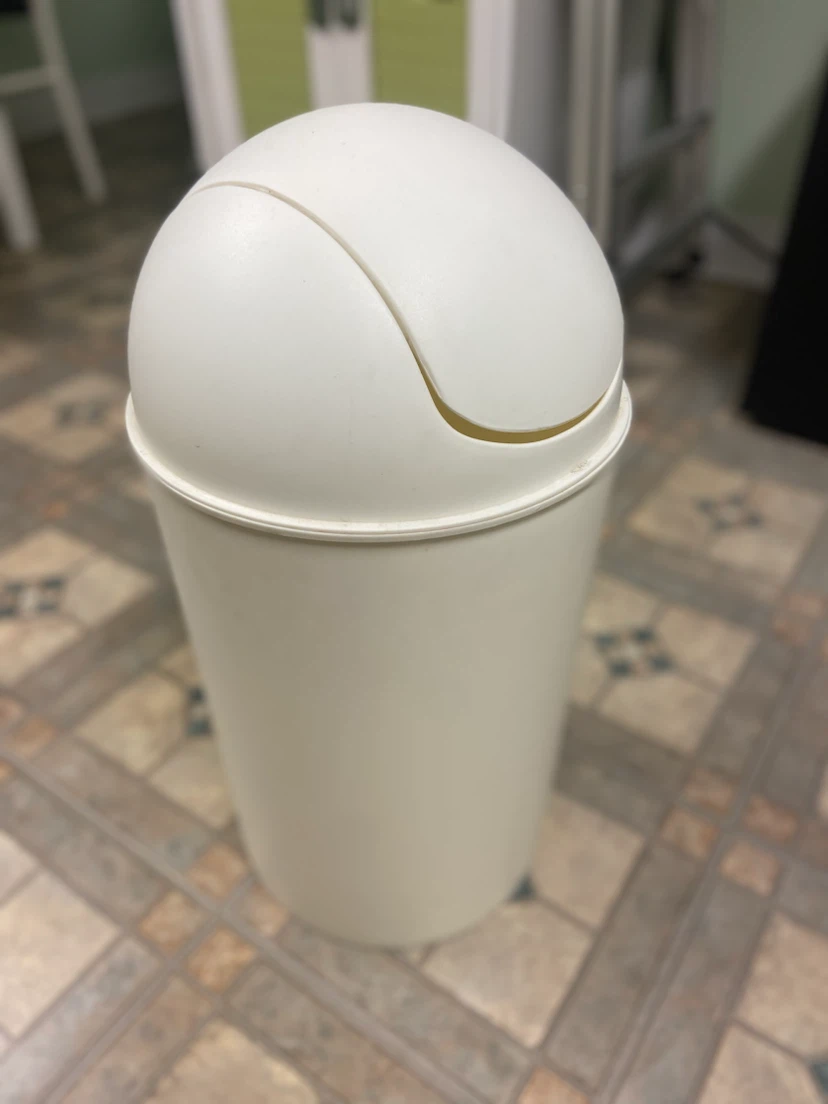 Garbage can