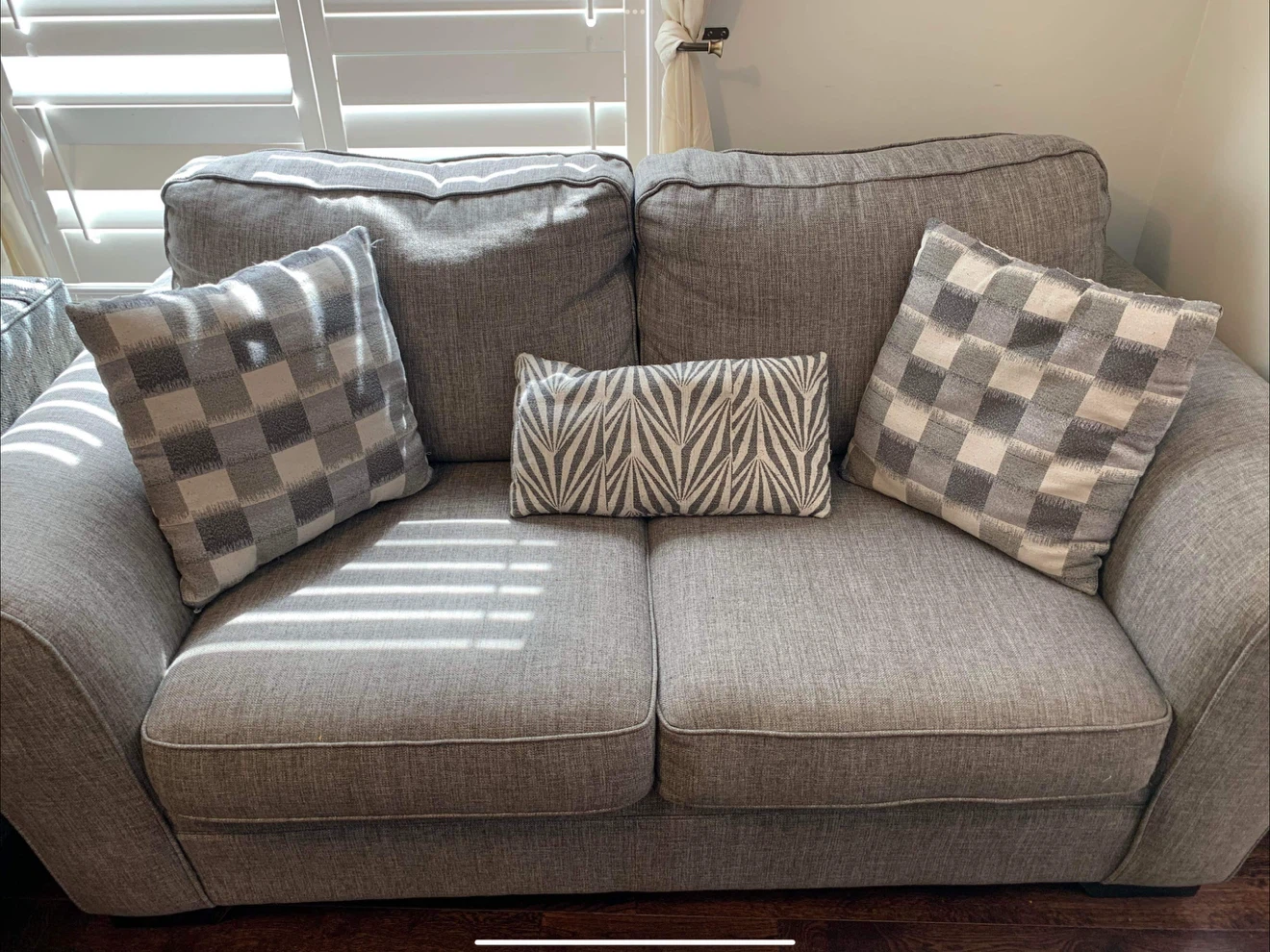 Grey fabric three seater sofa with accent pillows - photo 2