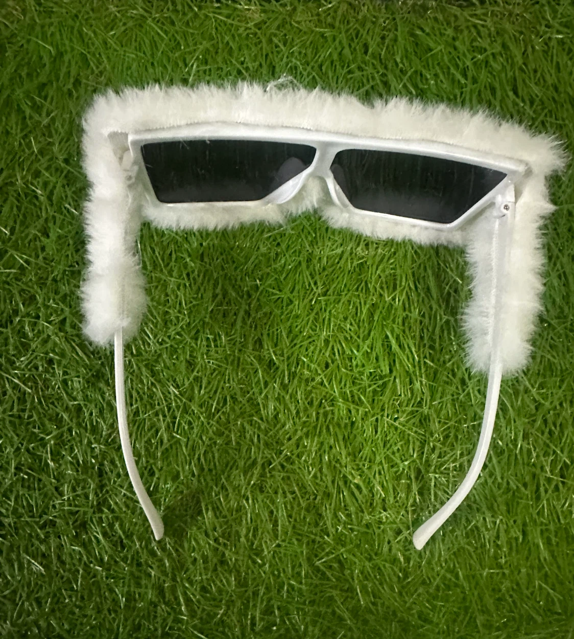White Faux Fur Trim Sunglasses - photo 4