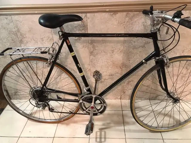 Venture 10 speed bike frame size 23 inch - photo 2