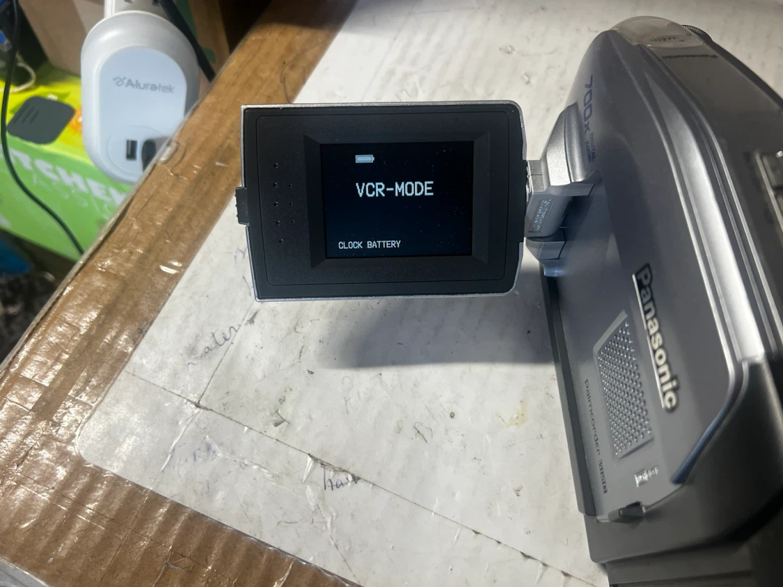Panasonic PV-GS35 Palmcorder Mini DV Camcorder - photo 4