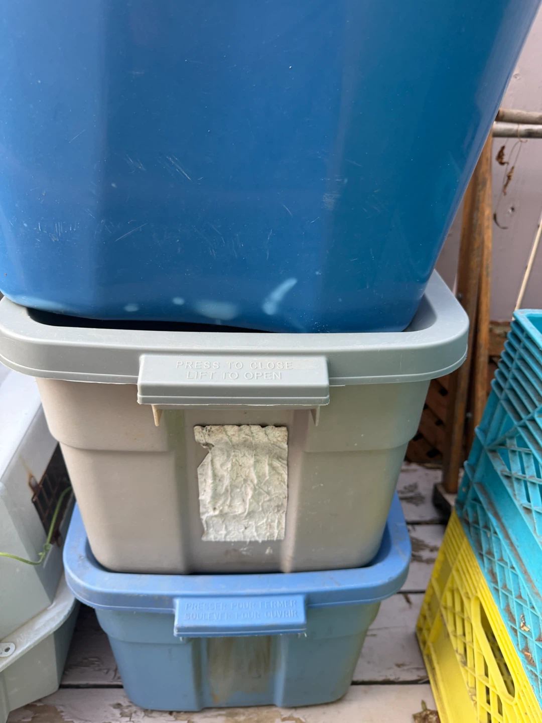 4 Plastic Storage Bins with lids - photo 4