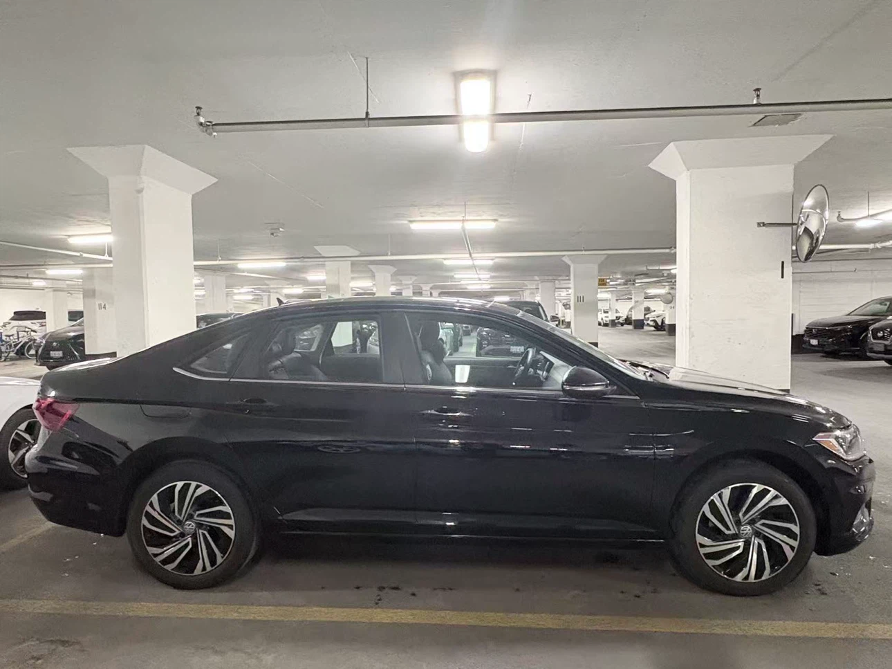 Black Volkswagen Jetta sedan - photo 3