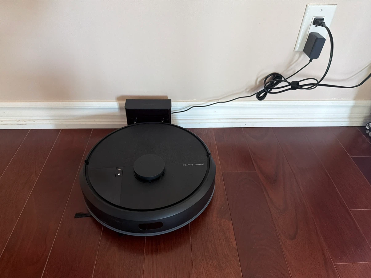 Like New: iRobot Roomba 105X Robot Vacuum - Smart LiDAR Mapping - photo 2