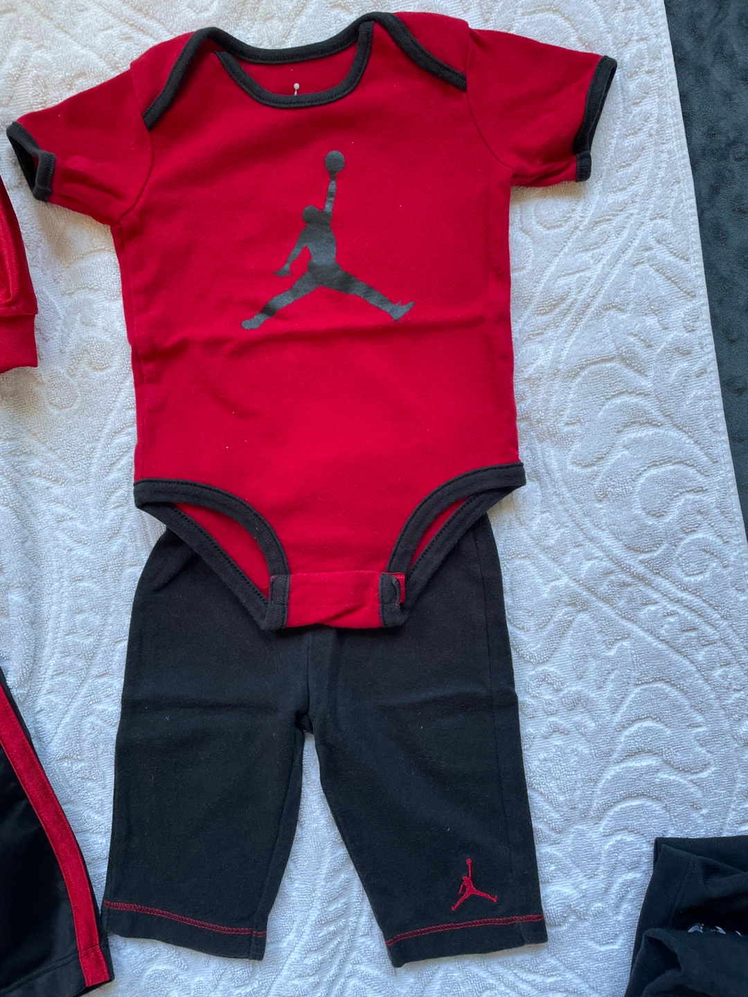 Jordan Baby Bodysuit & Shorts Set 3-6M Red/Black