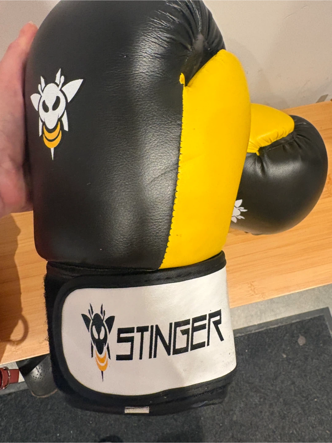 Stinger Boxing Gloves 16 oz - photo 2
